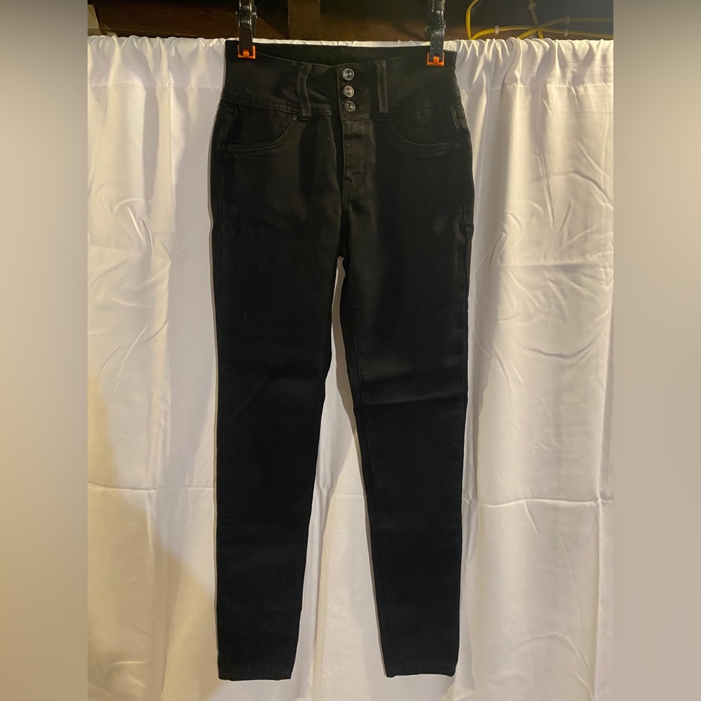 Wallflower Sassy Fit Jeans